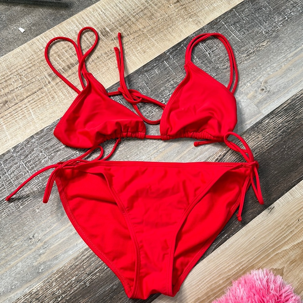 red bikini ✨